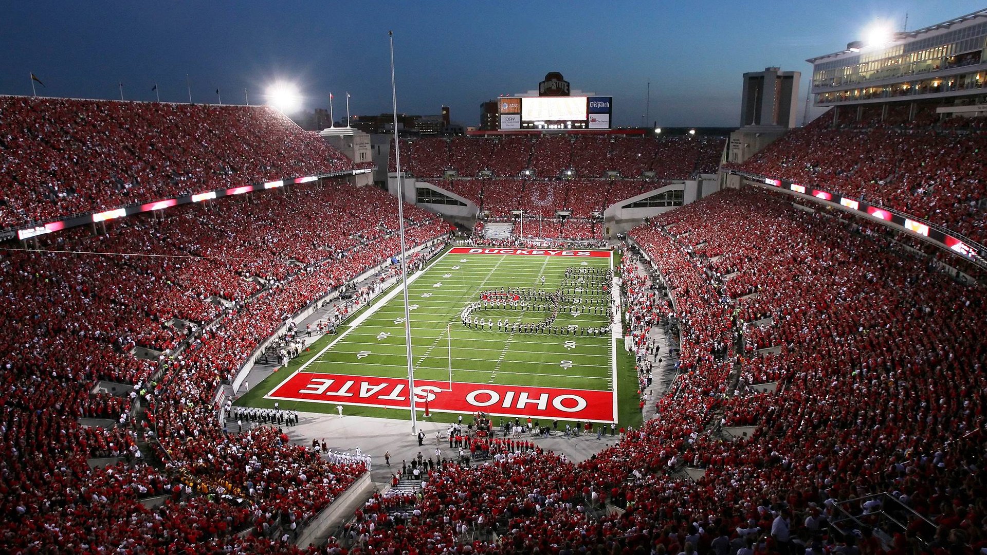 “武汉马拉松赛：从起点到终点，挑战极限！”