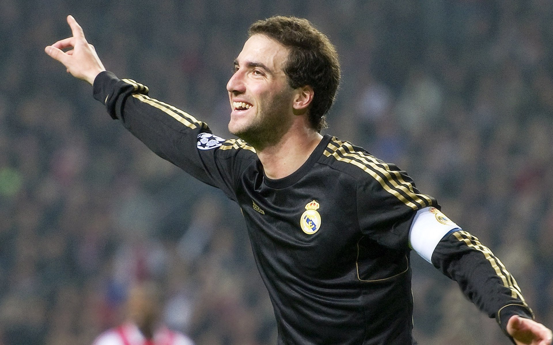 “金牛区城北体育馆：运动舞蹈赛，舞者们以节奏为武器，全力挑战巅峰”